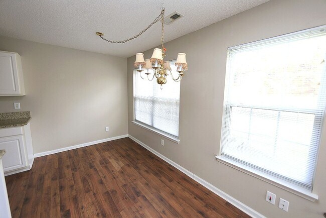 Foto del edificio - 3 Bedroom Home/2 Car Garage  *NW Raleigh L...