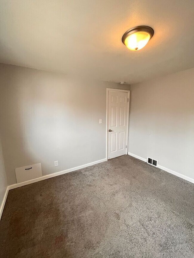 Foto del edificio - Charming 2-Bedroom Duplex Home / Pet-Frien...