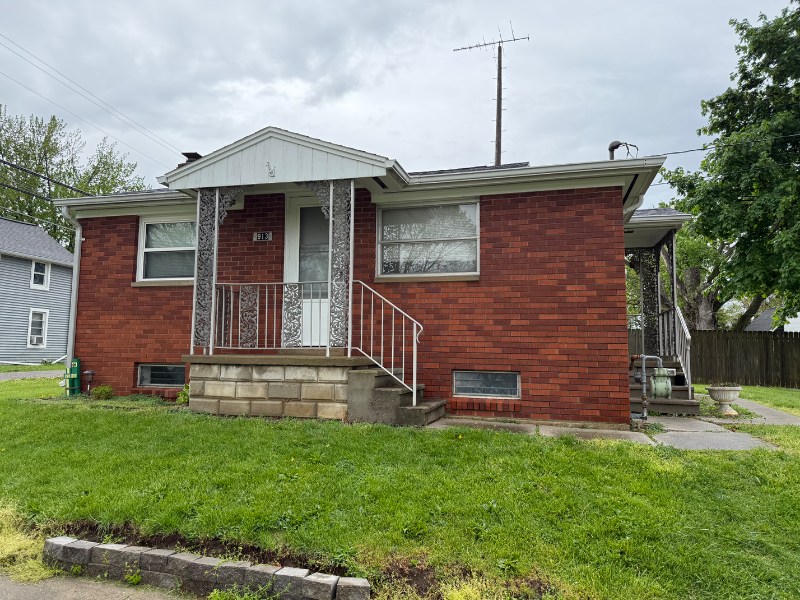 Primary Photo - 913 Fox St