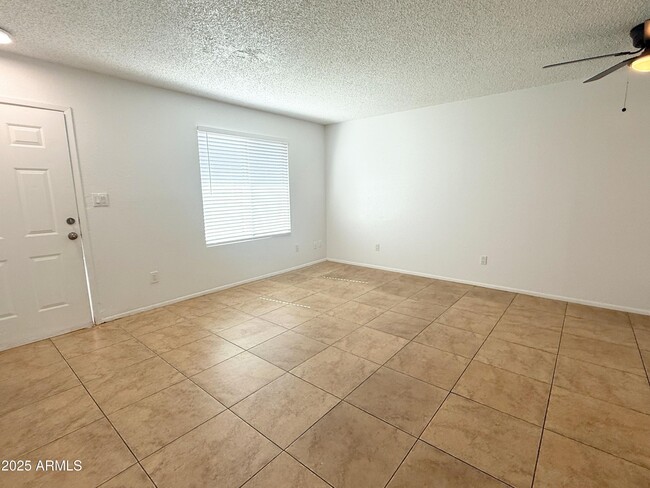 Foto del edificio - 498 E Mesquite Ave