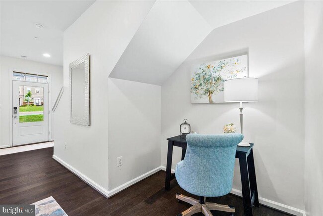 Building Photo - 6 Painted Lady Way