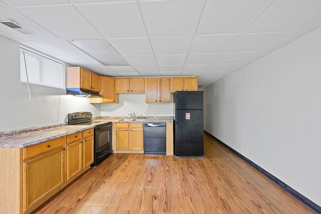 Building Photo - 28 E Hollister St