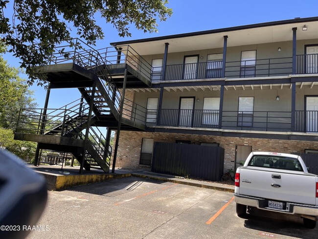 Building Photo - 701 S College Rd