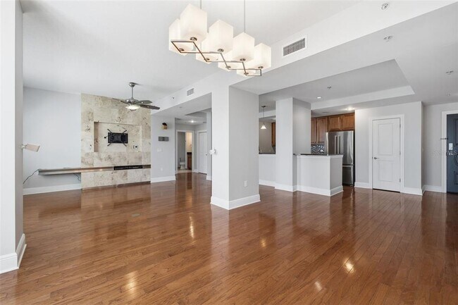 Foto del edificio - 1227 E Madison St