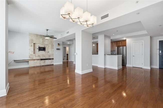 Building Photo - 1227 E Madison St