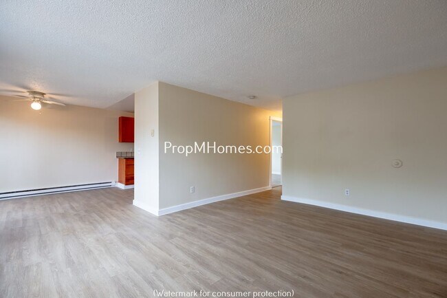 Building Photo - 3350 SW 126th Ave