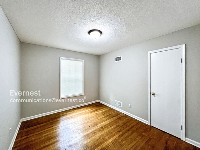 Building Photo - 3606 Clearbrook St