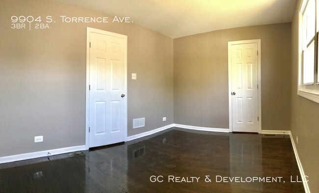 Building Photo - 9904 S Torrence Ave