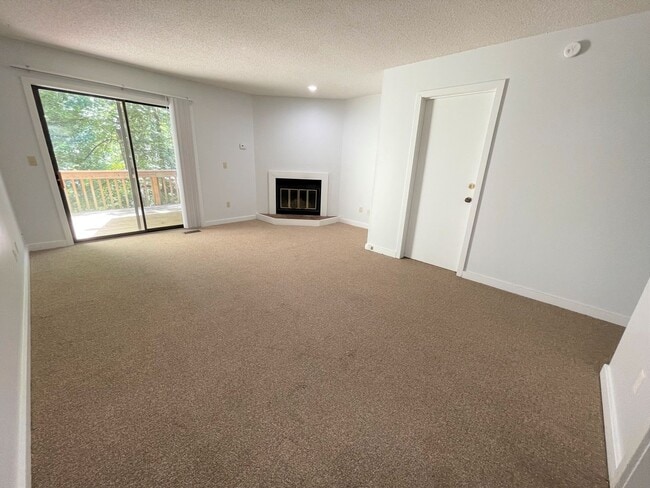 Building Photo - Nice 2br townhome in quiet neighborhood, r...