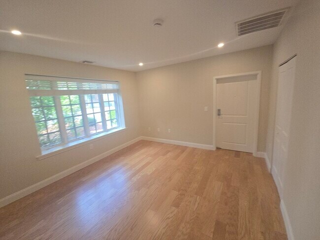 Foto del edificio - 312 Rindge Ave
