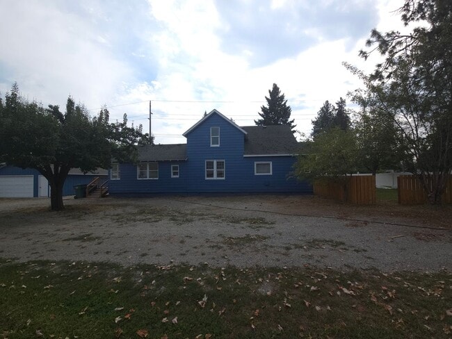 Building Photo - Home with character