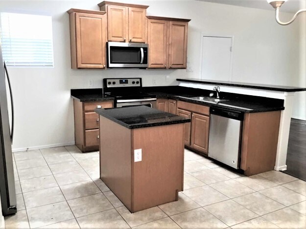 Building Photo - 3005 W Ferruccio Pl