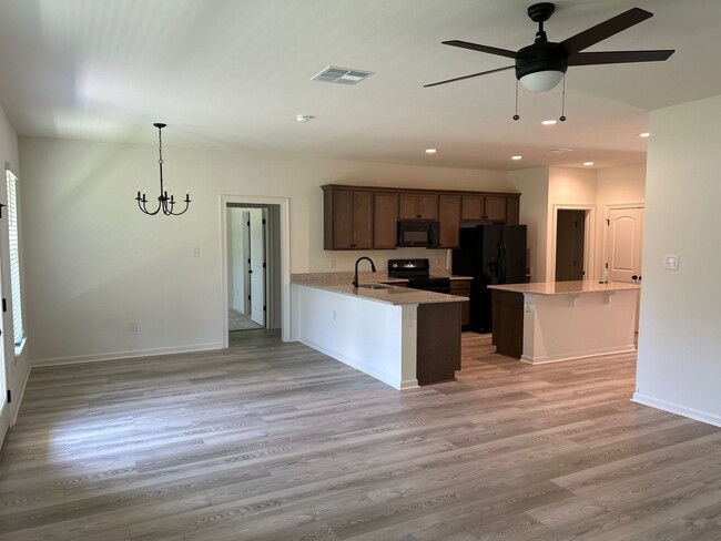 Foto del edificio - 41366 Rosewood Ln