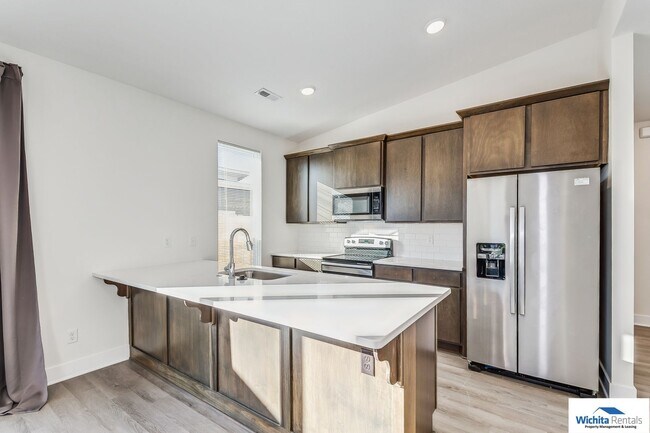 Building Photo - 3 bed, 2 bath patio home ***MOVE IN SPECIA...