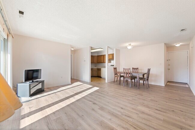 Building Photo - 8115 Tamarron Dr