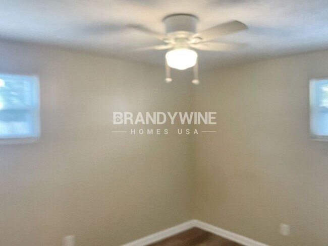 Foto del edificio - Charming 3BR with Pool and Fenced Yard Now...