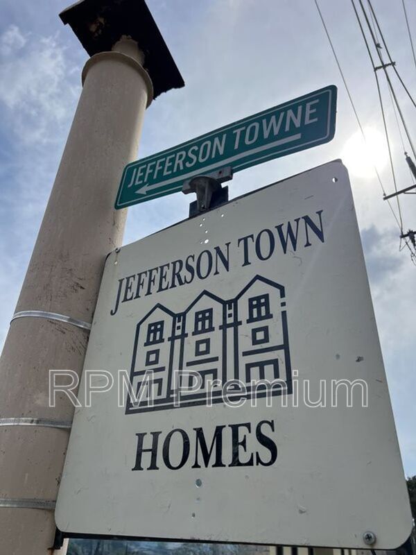 Building Photo - 10062 Jefferson Hwy
