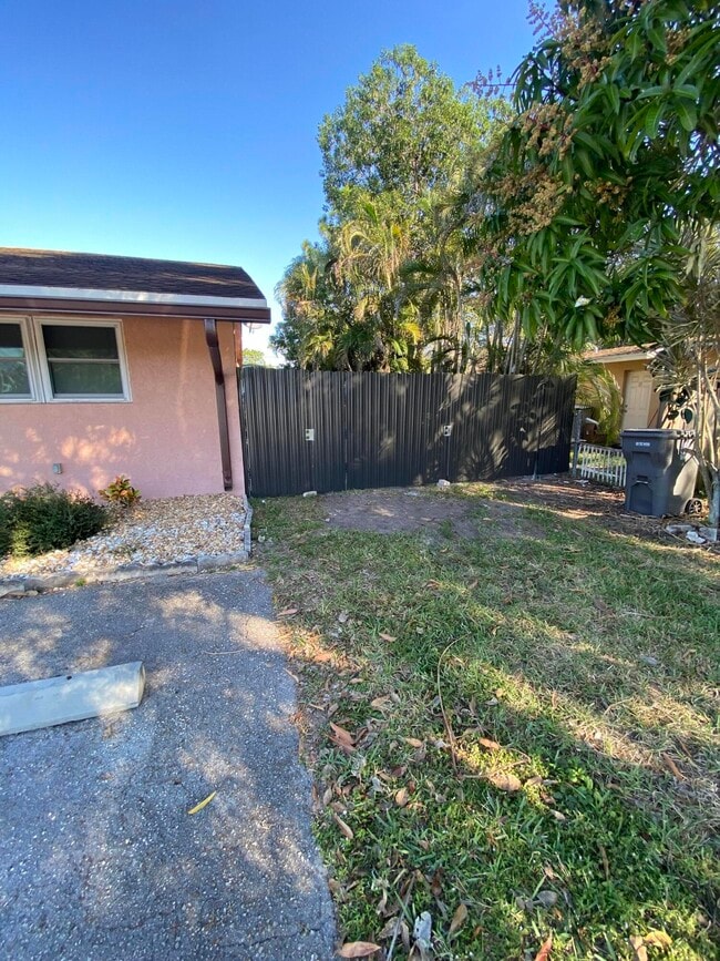 Foto del edificio - 4367 Edward Rd