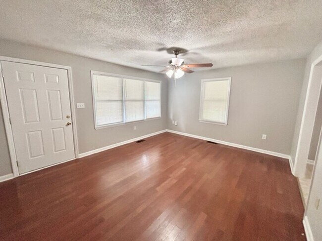 Foto del edificio - 1200 Meadow Dr NW