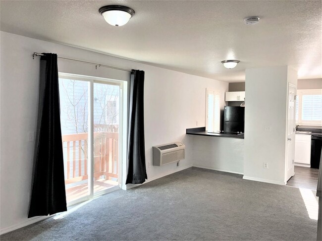 Building Photo - 2 bdrm, 1.5 ba, two story upper condo with...