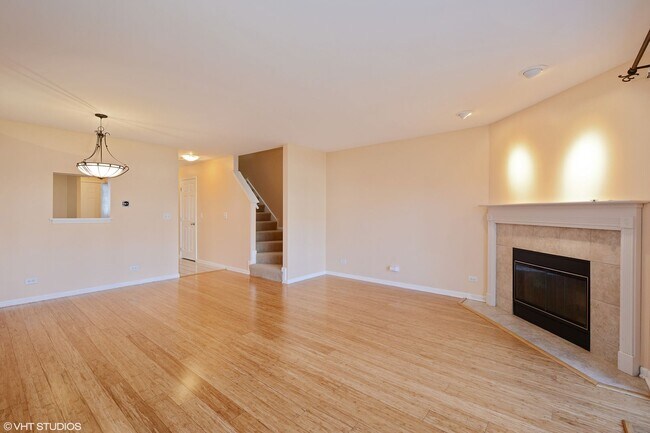 Foto del edificio - 1560 N St Marks Pl