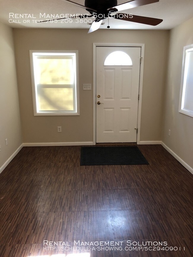 Building Photo - 306 NE Laurent- 2 BED/1 BATH