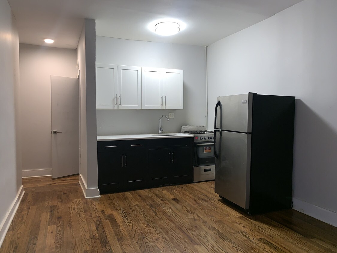 Primary Photo - 330 E 22nd St