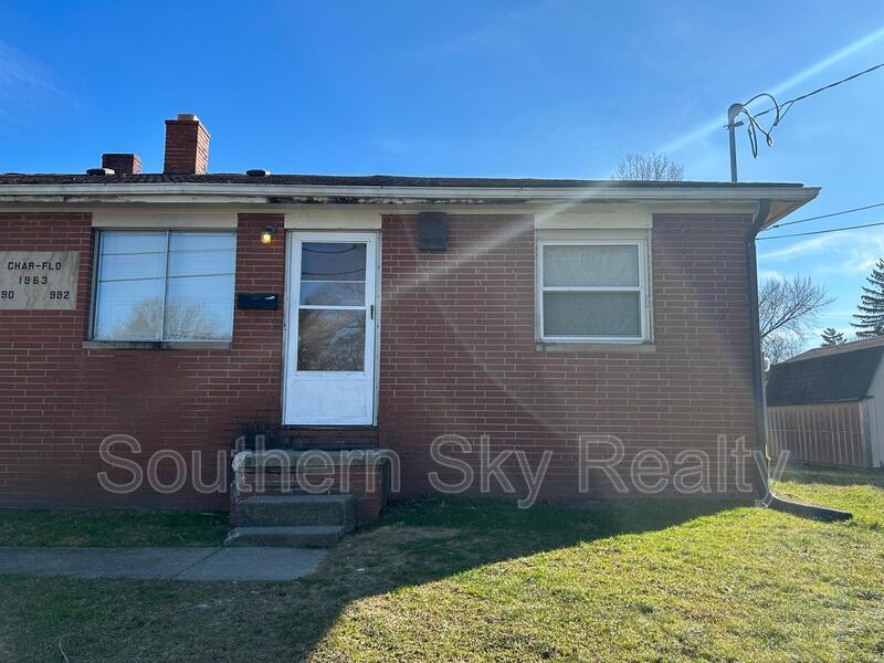 Primary Photo - 992 Bellevue Ave