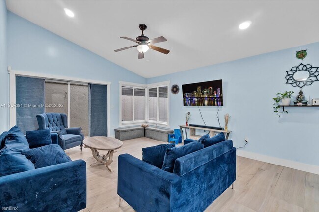 Foto del edificio - 3 br, 2 bath Townhome - 607 Village Lake Dr
