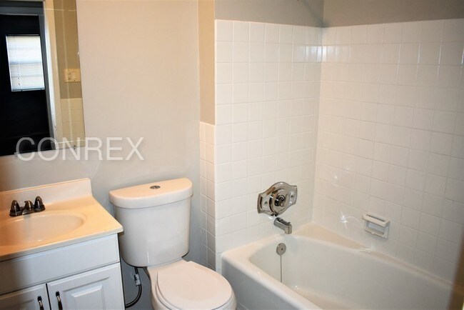 Building Photo - Beautiful Brick Ranch