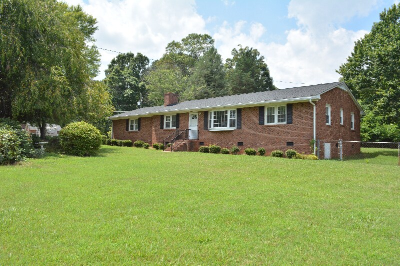 4501 Kernersville Rd, Kernersville, NC 27284 House Rental in