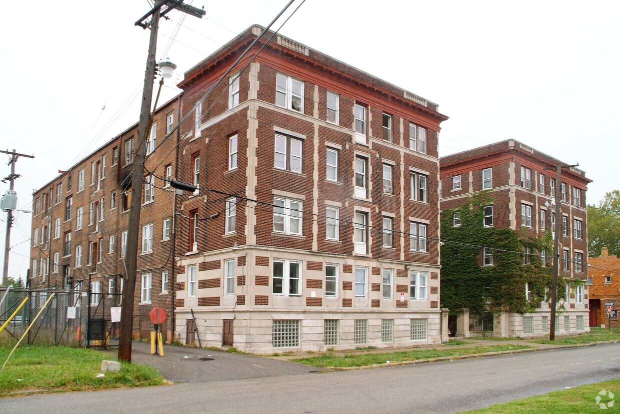 Churchill Apartments Detroit, MI