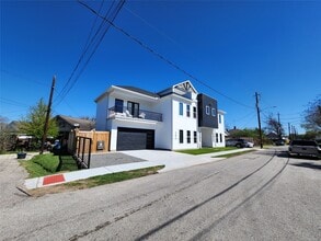 Building Photo - 207 Carl St
