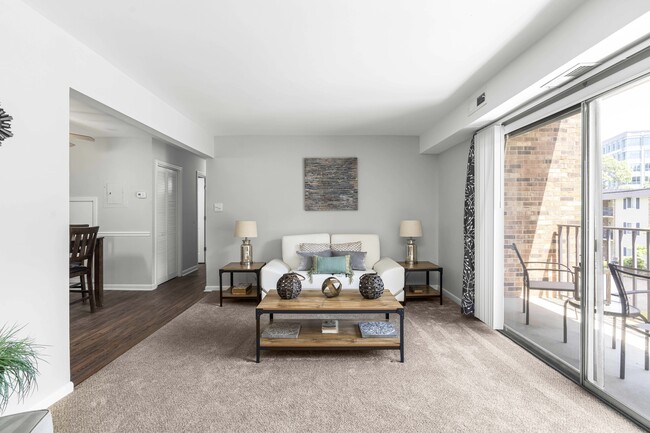 Living room - PineGate - Students save up to 10%! Apartments