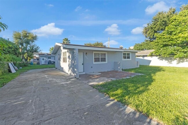 Foto del edificio - 3051 NW 77th St