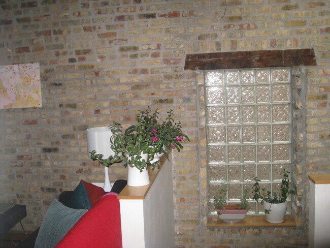 Foto del edificio - 1107 N Leavitt St