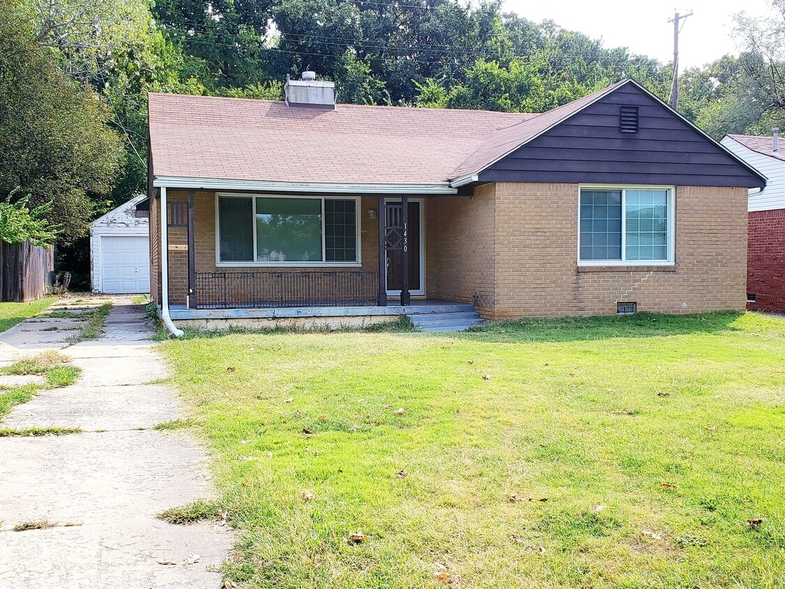 Primary Photo - 1430 N Old Manor Rd