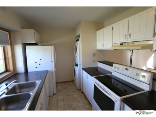 Building Photo - Cute Condo!