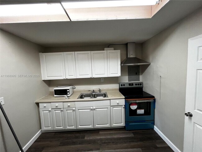 Foto del edificio - 816 Beech Rd