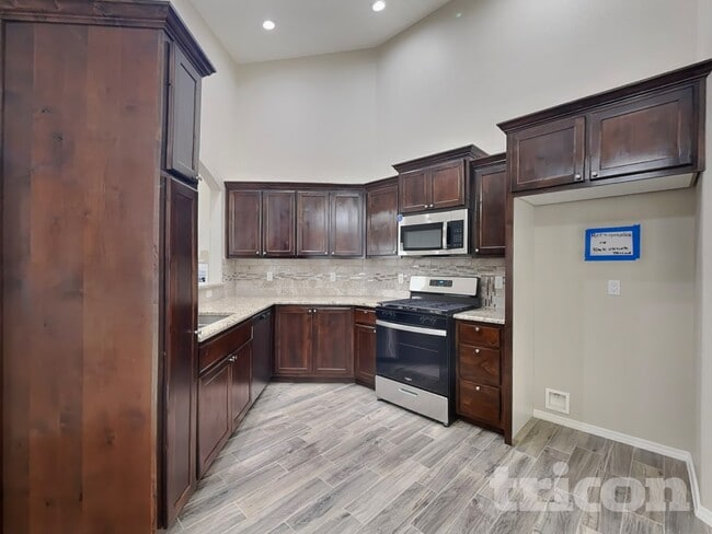 Building Photo - 981 Firewheel Ave SW