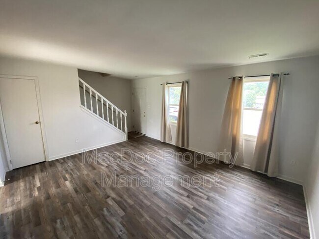 Building Photo - 10203 Green Willow Ave