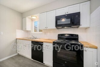 Building Photo - 800 NE 68th St