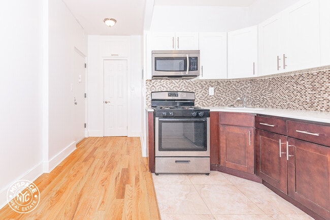 Building Photo - 60 Clarkson Ave