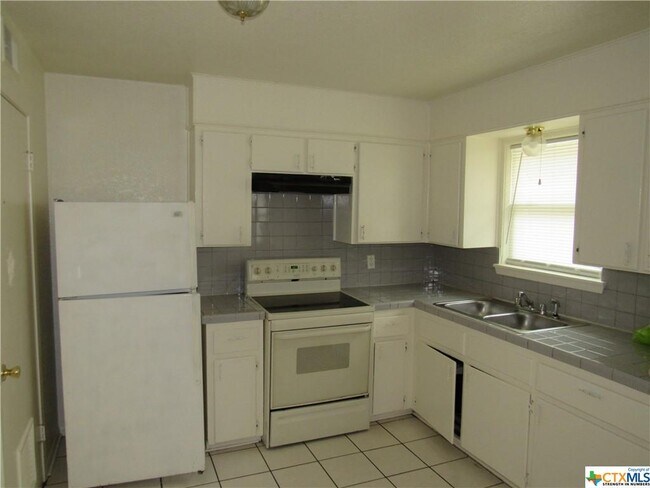 Building Photo - 514 Wolf St