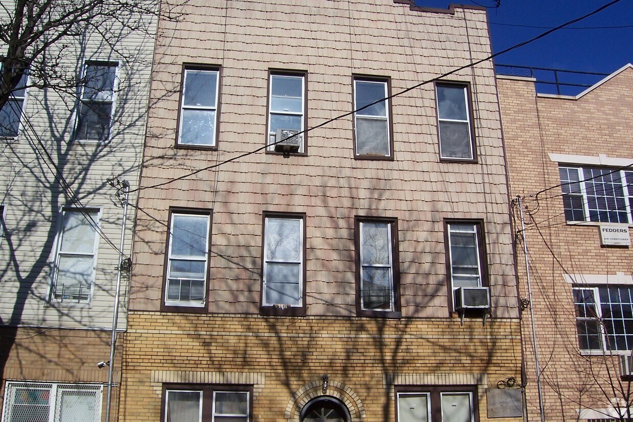 Building Photo - 16-29 Summerfield St