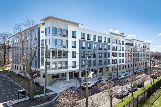 Building Photo - 1000 North Ave