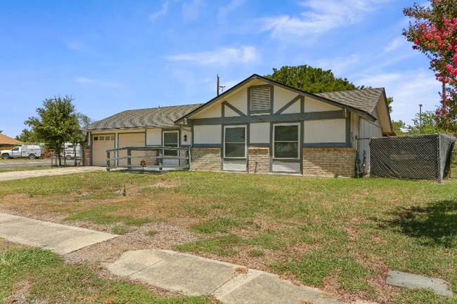 Photo - 5622 Frst Lk St House