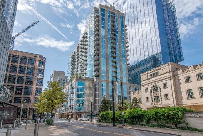 Building Photo - 301 Demonbreun St