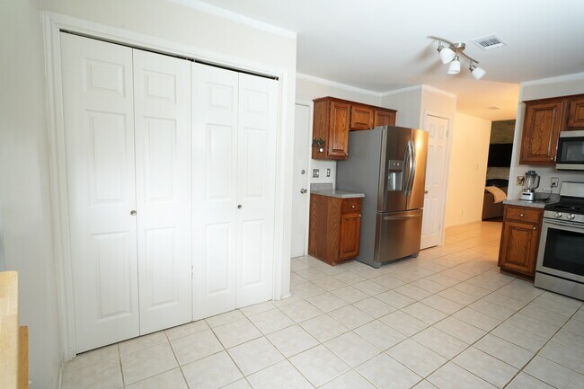 Building Photo - 2103 Mimosa Trail