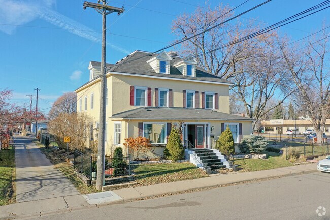 Building Photo - 3980 5th St NE